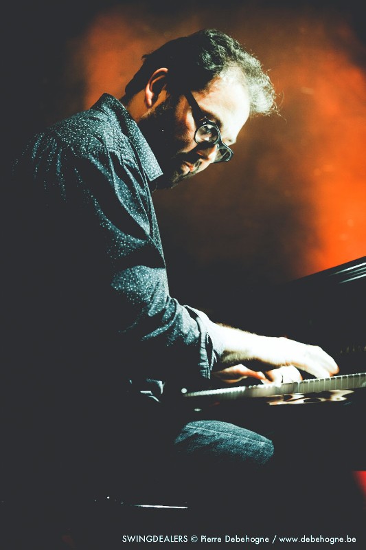 Dirk Van der Linden aan de piano