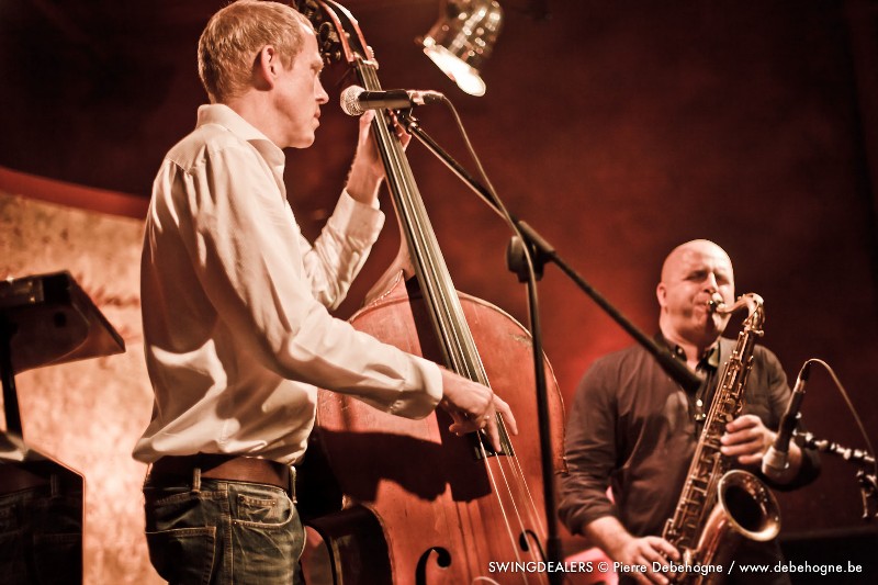 Vincent Mardens op de sax met Jean Van Lint aan de bas