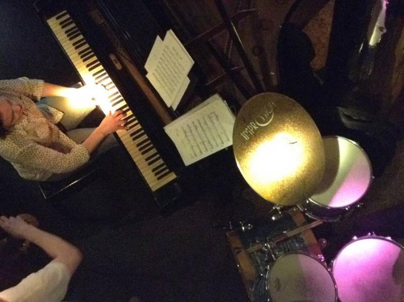 Eve Beuvens aan de piano