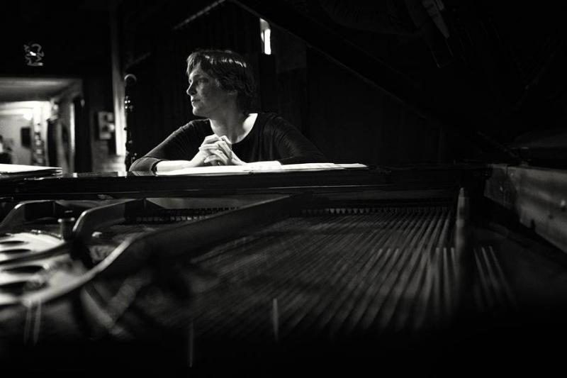 Eve Beuvens aan de piano