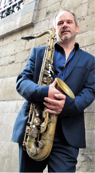 Koen Nys aan de sax