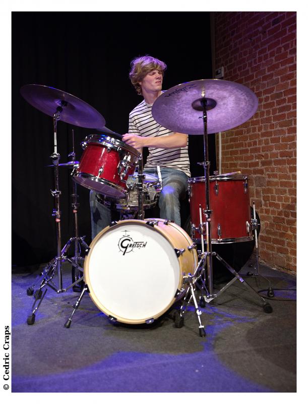 Wouter Kühne speelt drums in Jazzzolder aug 2017