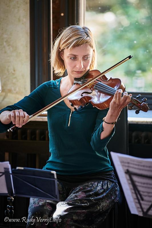 Alina Bauer speelt viool bij Heerenpracht op Jazzathome 2018