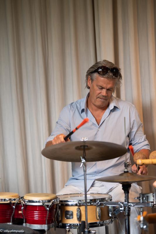Michiel Westerhuis speelt drums op Jazzathome 2018