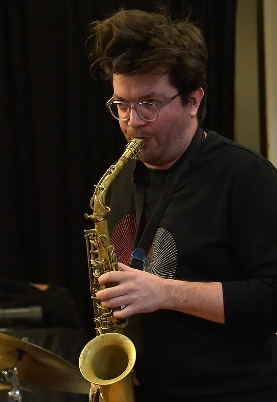 Rob Banken speelt sax