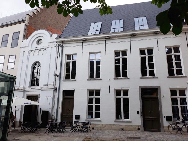 voorgevel The Chapel op Sint-Romboutskerkhof