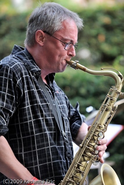 jean-Paul Jublou speelt sax